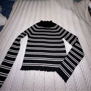Women's Kendall & Kylie Black and White Striped Ribbed Shirt - Medium